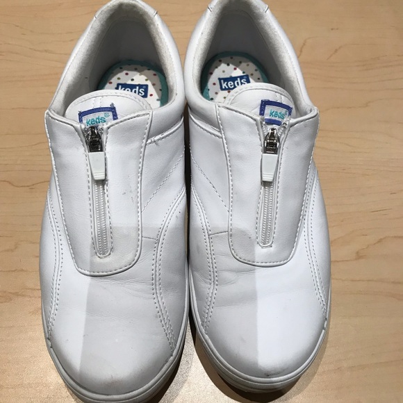 Shoes - Picture 2 of 8